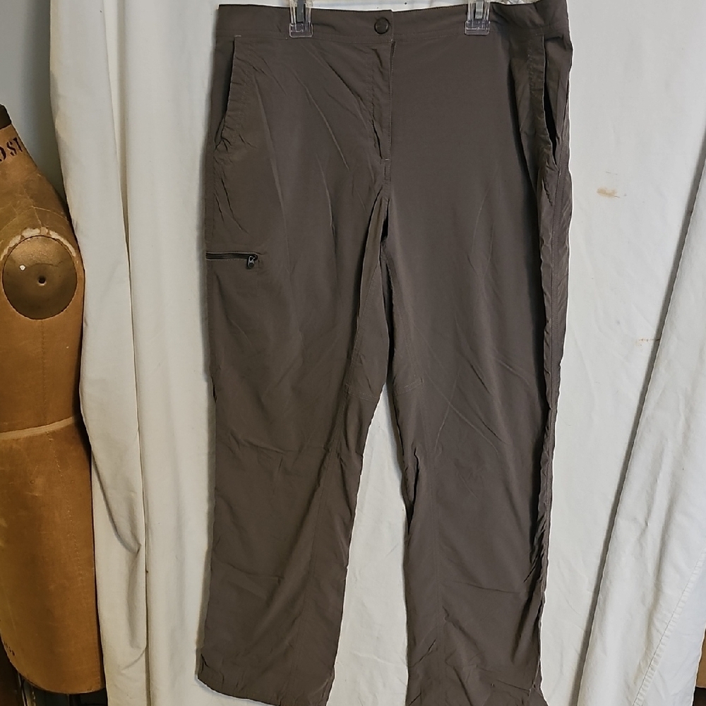 Womans L.L.Bean Lightweight pants. Great for hiking, gardening etc. Size 14.
